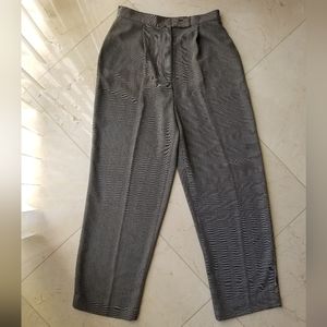 Pre-owned Smooth Studio Petites glen plaid trouser. Size 10P